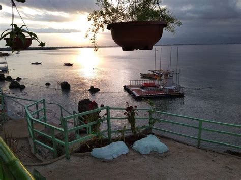 Budget Friendly Beach Resort somewhere in Lapu .